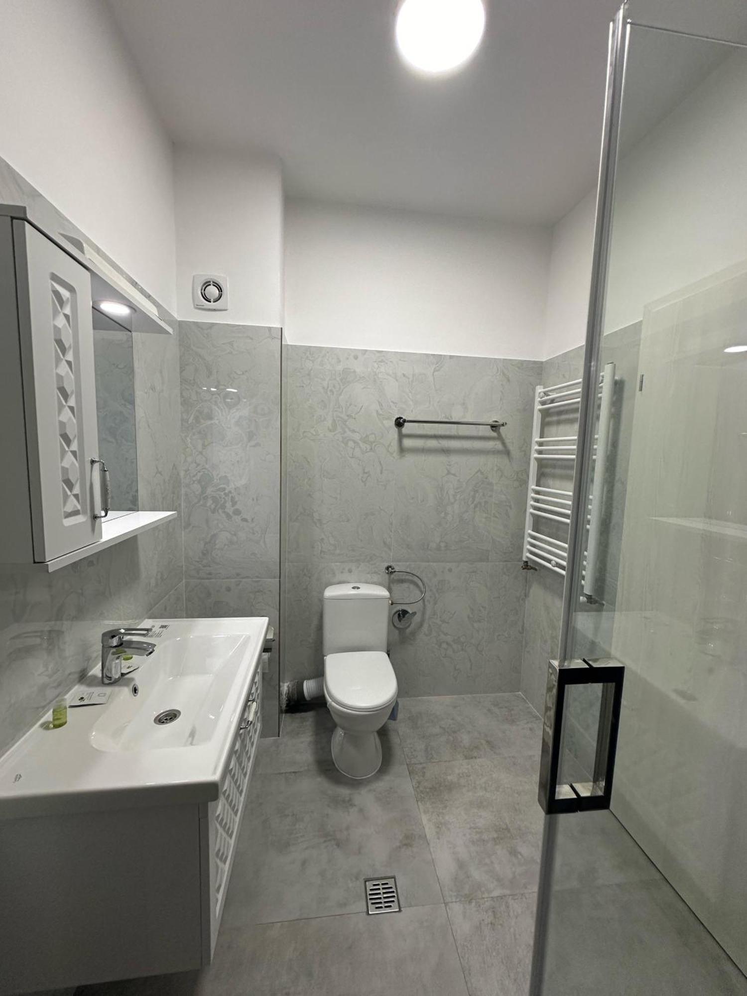 In Apart Hotel Bukarest Eksteriør billede